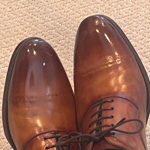 Magnanni “ Selección” oxfords with light cap-toe detailing in tan, size EU 41